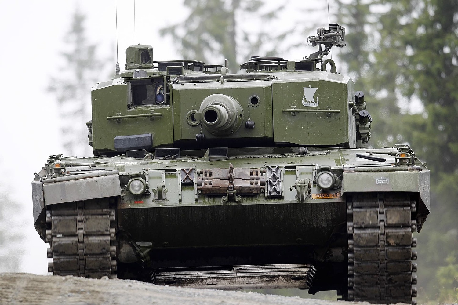 Танк леопард согнули дуло. Леопард 2а4. танк леопард 2а4. leopard 2a5. танки leopard 2a4.