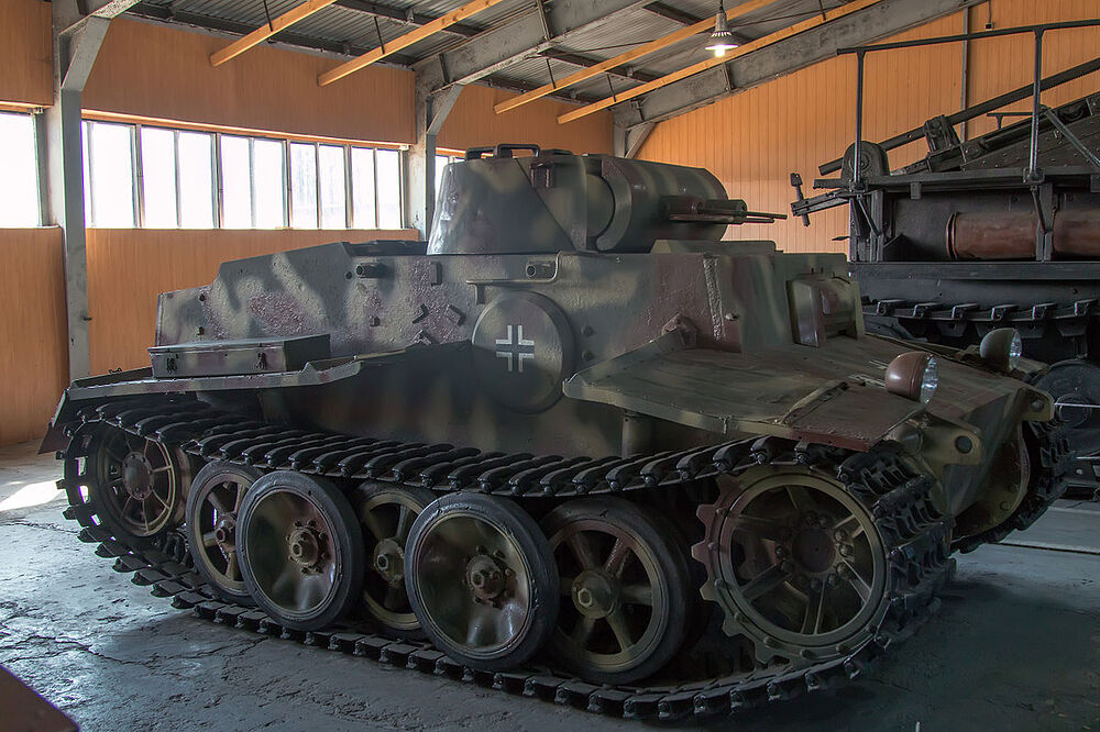 Pz.Kpfw_I_Ausf.F_in_the_Kubinka_Museum_01