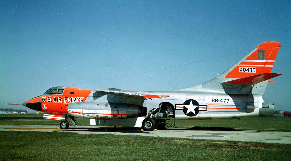 Douglas_NB-66B_Destroyer_side_view,originally_B-66B(SN_54-477)._Taken_Oct._29,_1965_061102-F-1234P-017