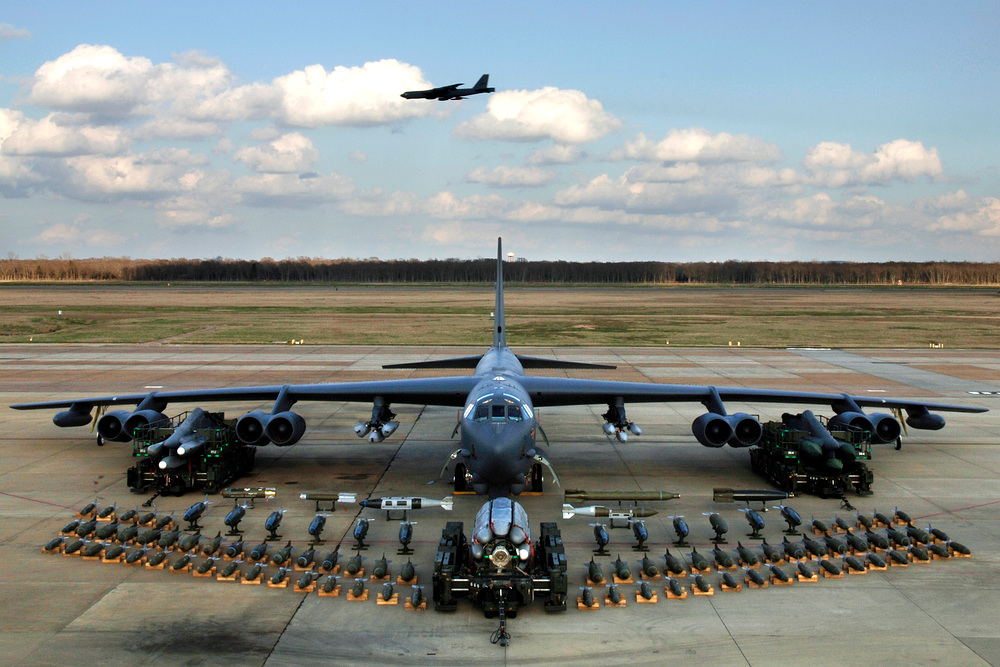 B-52H_static_display_arms_06