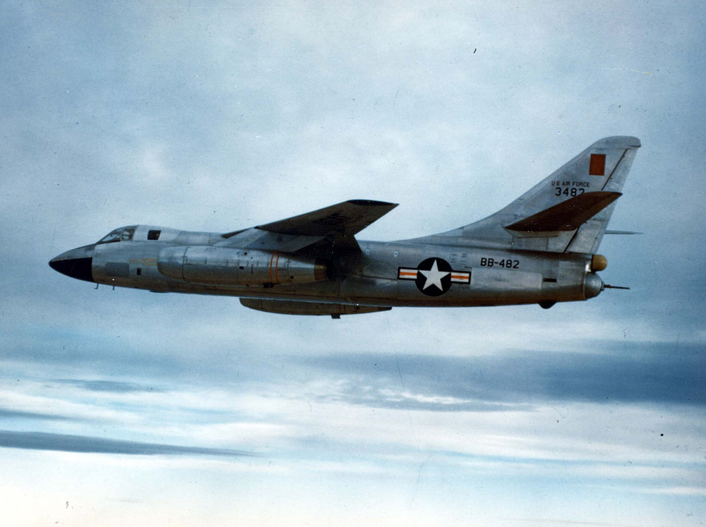 Douglas_B-66B_Destroyer_in_flight_(SN_53-482)_061102-F-1234P-016