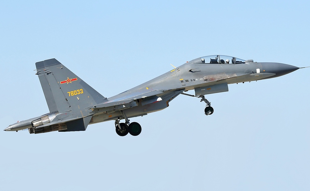 PLAAF_Sukhoi_Su-30_at_Lipetsk-2_(modified)
