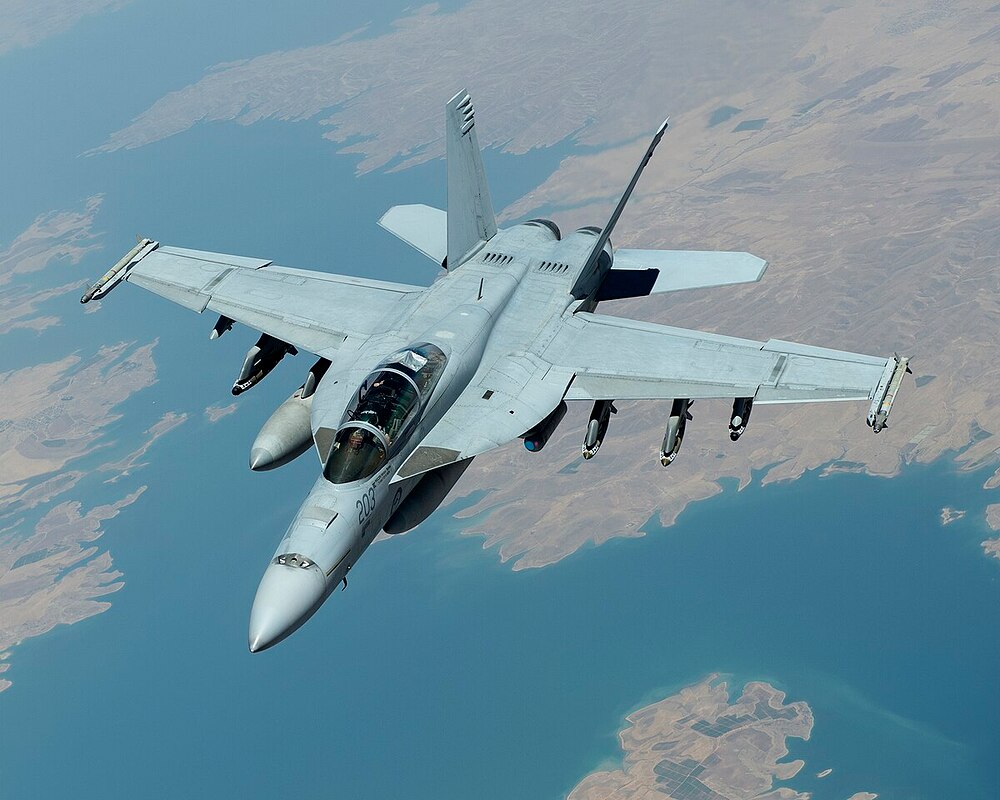 RAAF_FA-18F_Super_Hornet_refueling_during_Operation_Inherent_Resolve_(1)