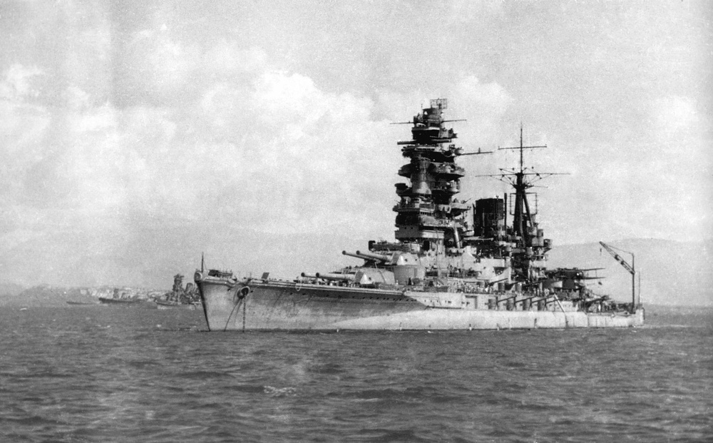 Japanese_Battleship_Nagato_1944