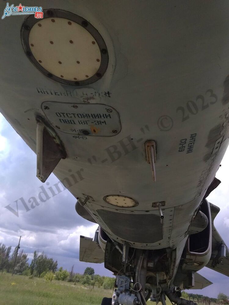 MiG-27D_Lugansk_82