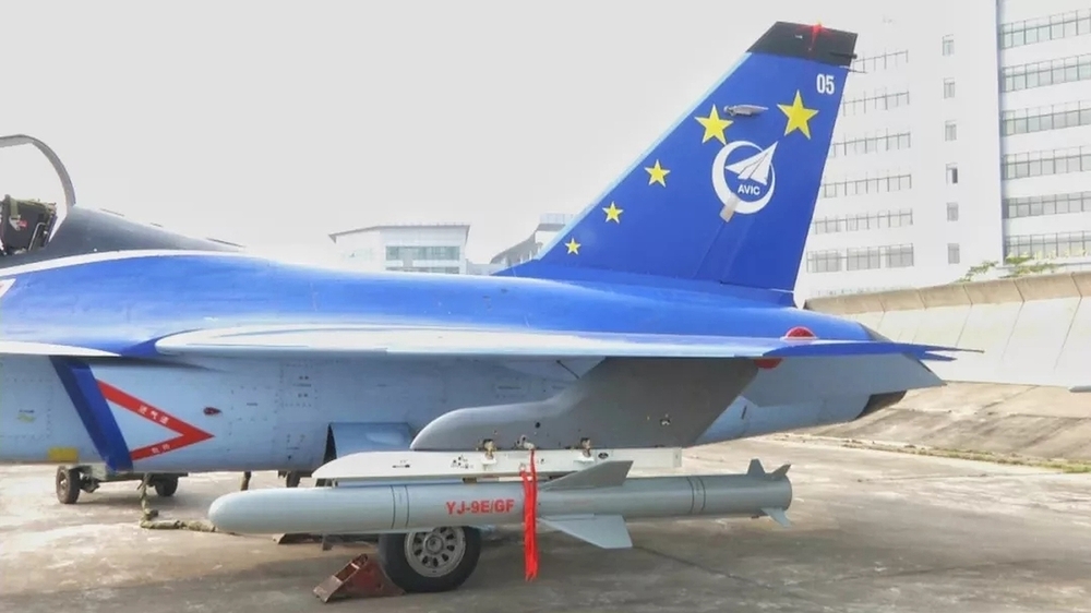 2018-09-26-L-15-teste-deux-nouvelles-munitions-Air-Surface-01