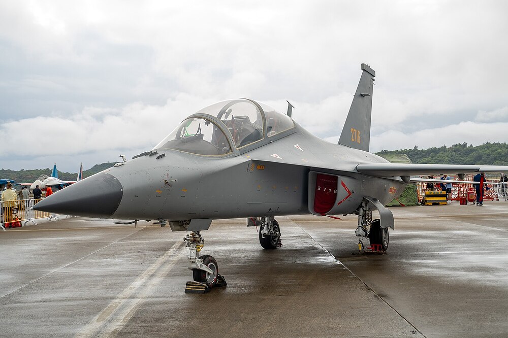 Hongdu_JL-10_in_Zhuhai_airshow_2024