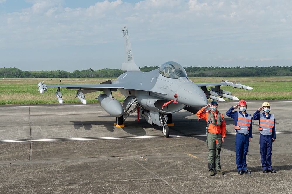 2021-11-17_6615_(aircraft,_ROCAF)