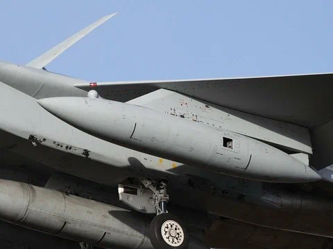 F-15J_IRST_pod_1