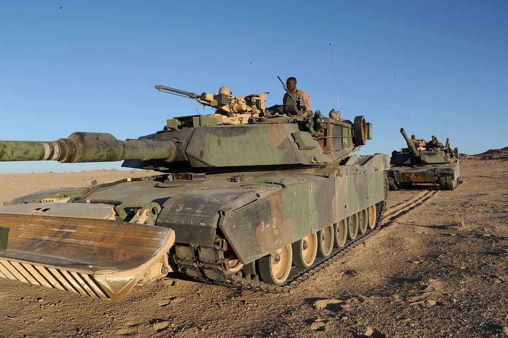 us-marine-corps-m1a1-abrams-tanks-await-for-mission-5db027-1024