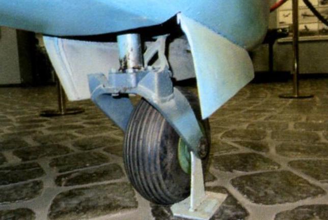 Хвостовая стойка шасси