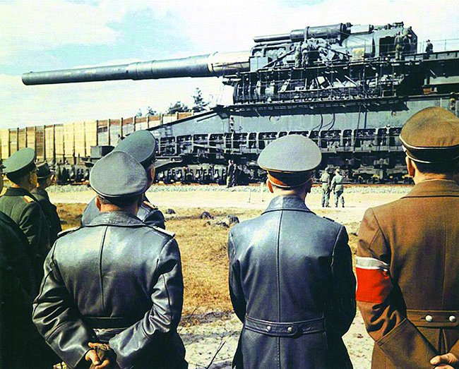 HitlerMonsterTanks_1