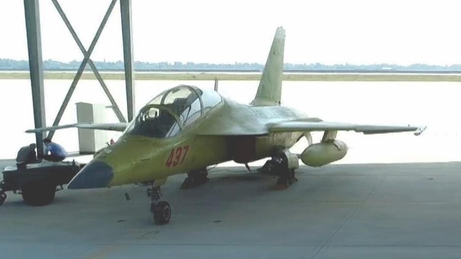 JL-10A no. 437 at Nanchang Yaohu Airport part