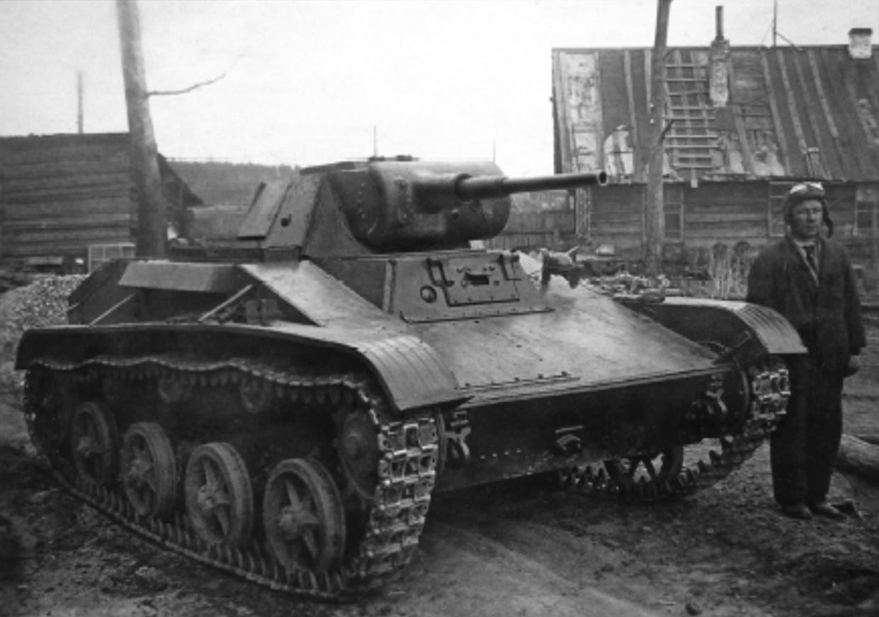 Т-45 во дворе завода №37, конец мая 1942 г.