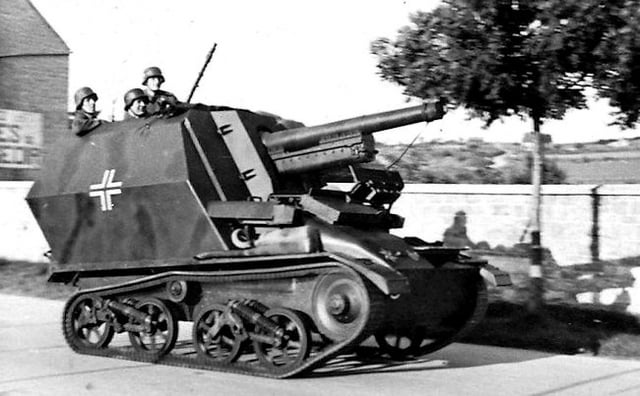 german-105-mm-lefh-16-howitzer-mounted-on-the-british-v0-fthfl2q1uak21