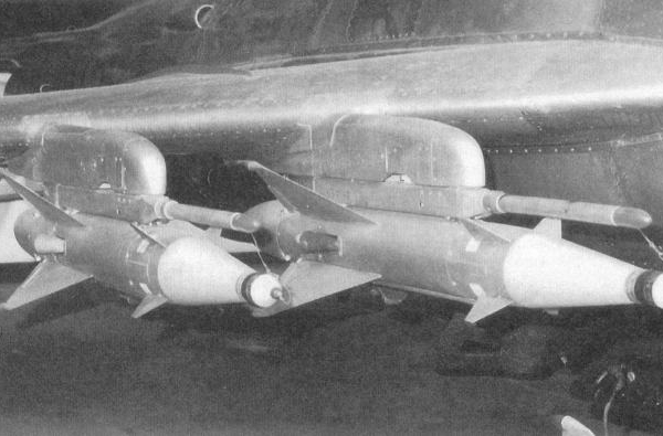2.Raketa-RS-2U-na-istrebitele-MiG-19PM.-600x395 (1)
