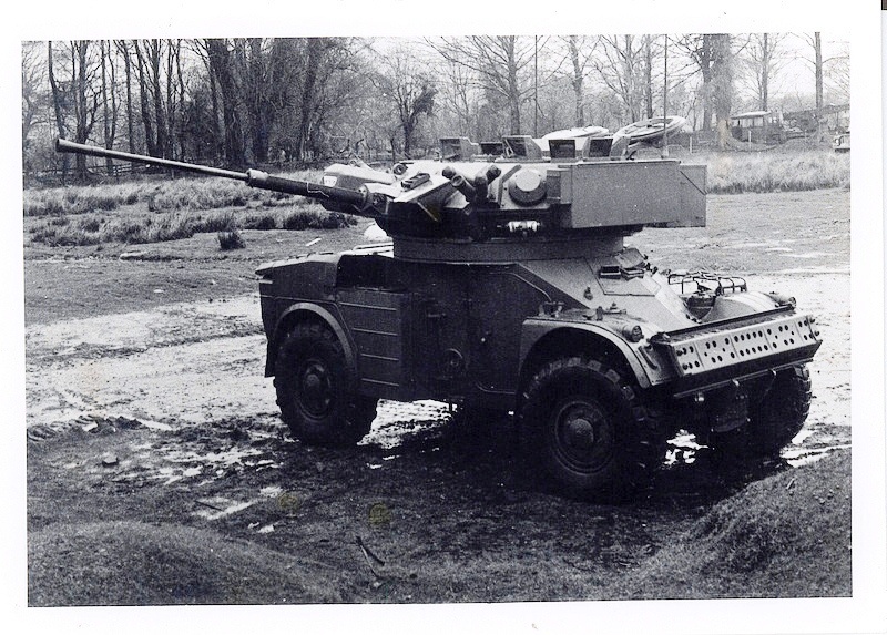 (IRL)-Panhard_AML_Scimitar_turret_(1)
